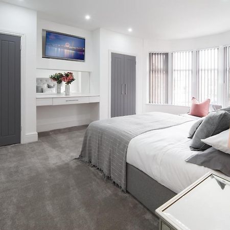 Large, Modern Family Home With Hot Tub Blackpool Esterno foto
