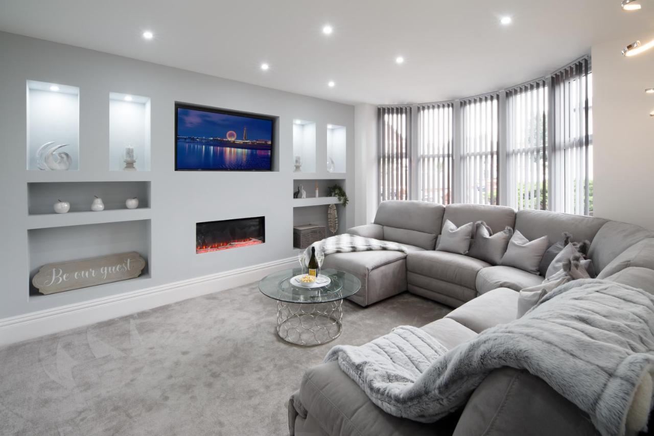 Large, Modern Family Home With Hot Tub Blackpool Esterno foto