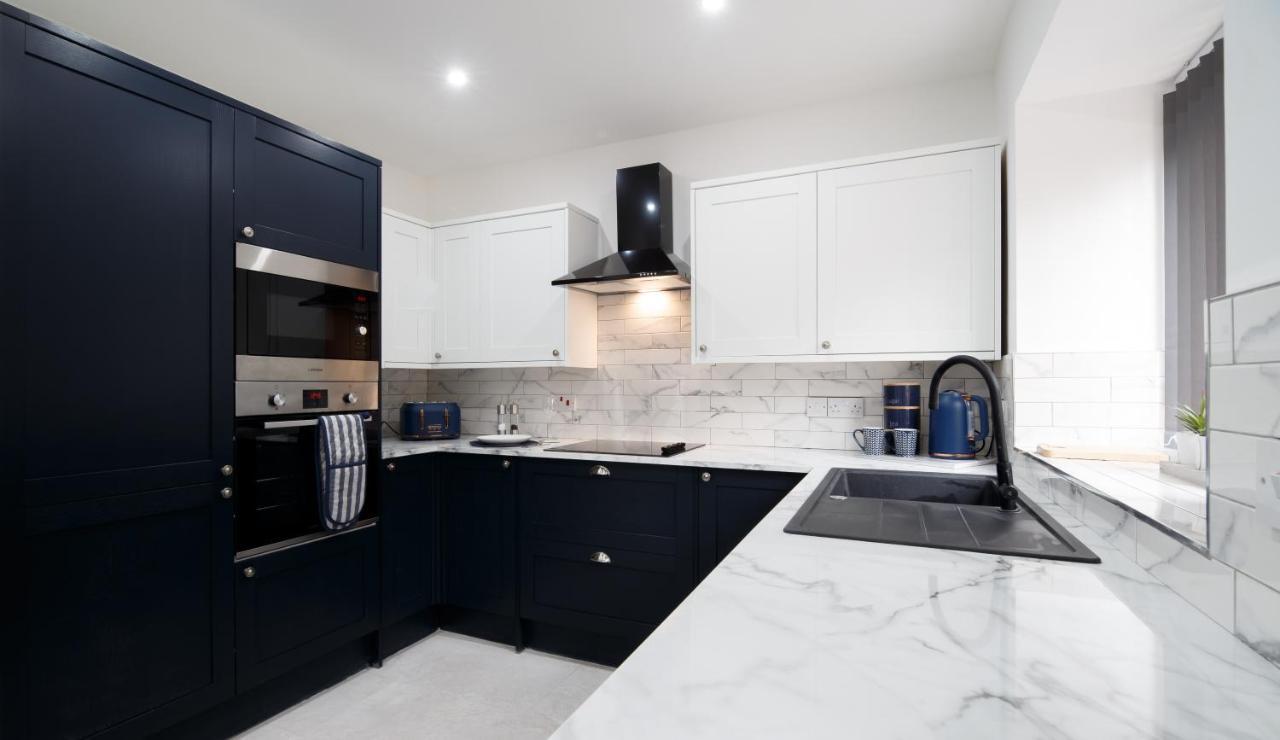 Large, Modern Family Home With Hot Tub Blackpool Esterno foto