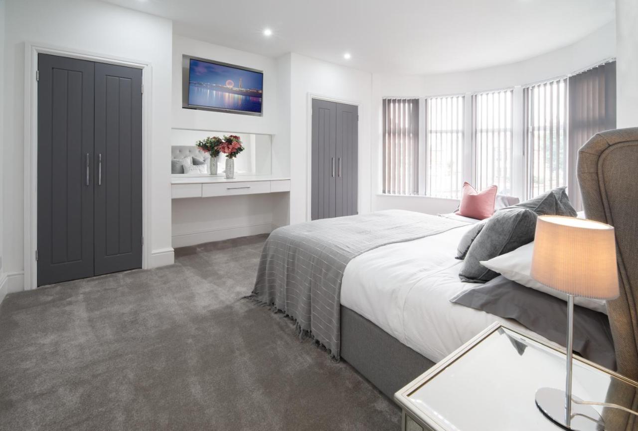 Large, Modern Family Home With Hot Tub Blackpool Esterno foto